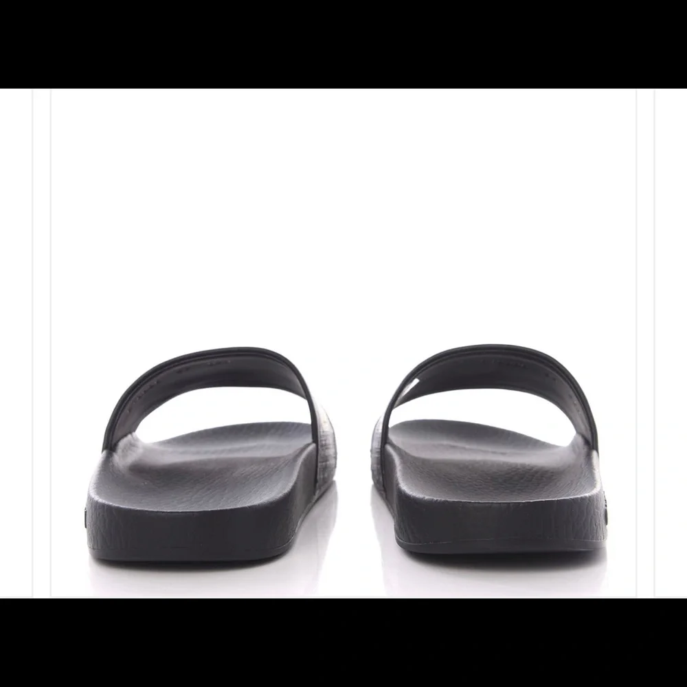 Authentic Gucci Men slides size 6/women size 8